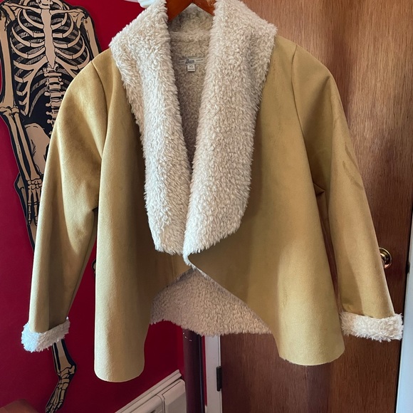 Stylish Tan Shearling and Suede Jacket - Picture 7 of 10
